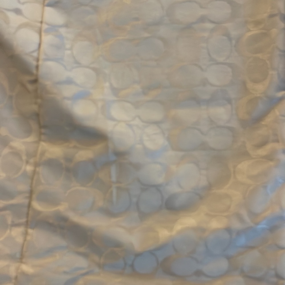 Coach trench coat size large… excellent condition with no holes tears or fading - Picture 3 of 7